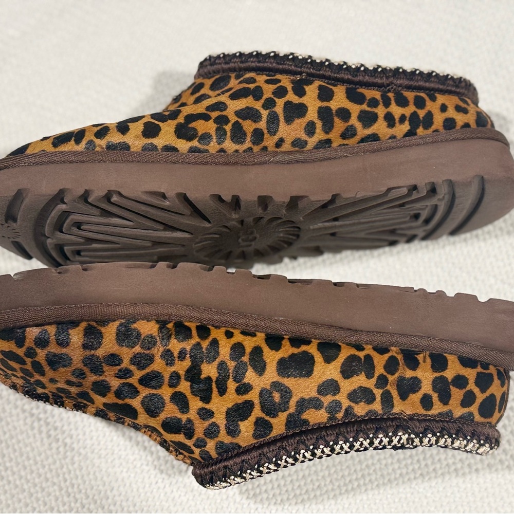 UGG ANTROPOLOGIE exclusive Leopard Slippers.
Size 7.5 can fit an 8 too. - Picture 9 of 9